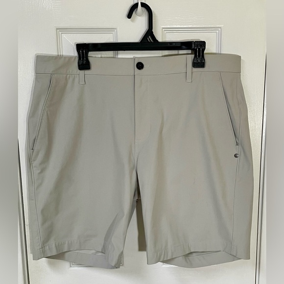 Vuori Shorts Men’s 36 Tan Khaki Flat Front Chino Casual Summer Neutral Read - Picture 2 of 10